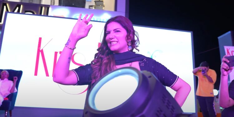 Haryanvi Song: भूरो का बाबू Sapna Choudhary का जबरदस्त डांस जिसने मचा दी धूम