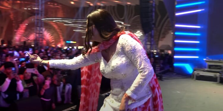 Haryanvi Song: गदर Sapna Choudhary का धमाकेदार डांस प्रदर्शन और नए हरियाणवी गीत 2025