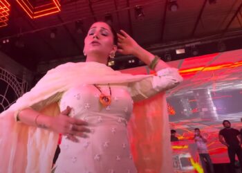 Haryanvi Song: Sapna Choudhary का धमाकेदार डांस और नए हरियाणवी गानों से गांव में मचा तहलका