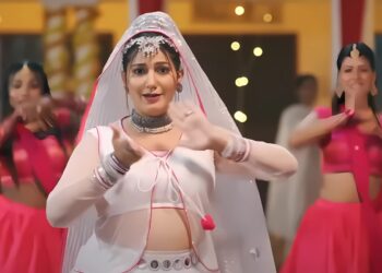 Haryanvi Song: तेरी गूंठी का बनालेल मने नाग छल्लिया Sapna Choudhary और रुचिका जांगिड़ के धमाकेदार गाने ने जीता दिल