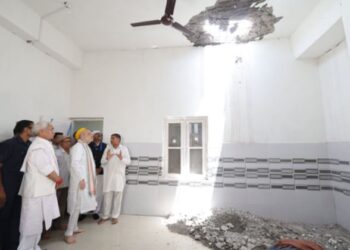 Home Minister Amit Shah in the temple and gurudwara of Poonch, where Pakistan did shelter
