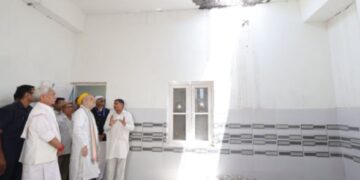 Home Minister Amit Shah in the temple and gurudwara of Poonch, where Pakistan did shelter