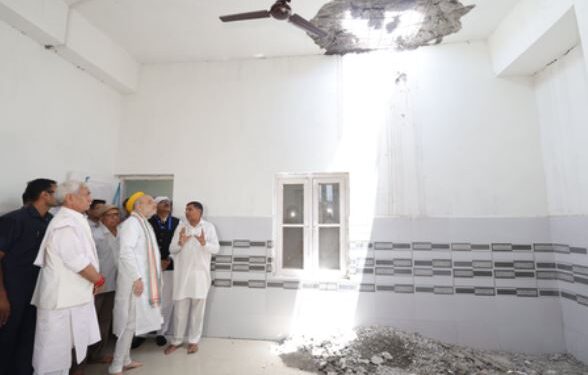 Home Minister Amit Shah in the temple and gurudwara of Poonch, where Pakistan did shelter