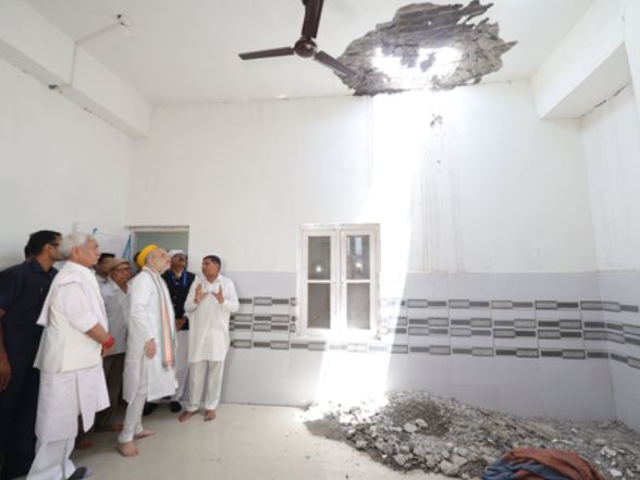 Home Minister Amit Shah in the temple and gurudwara of Poonch, where Pakistan did shelter