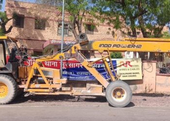 Hydraulic crane and truck seized involved in illegal mining