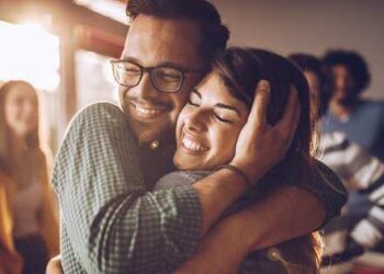 प्यार तो कर लिया लेकिन नहीं हो रही दिल की बात कहने की हिम्मत, तो वीडियो में देखे 5 टिप्स जो कर देंगे आपका काम आसान 