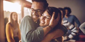 प्यार तो कर लिया लेकिन नहीं हो रही दिल की बात कहने की हिम्मत, तो वीडियो में देखे 5 टिप्स जो कर देंगे आपका काम आसान 