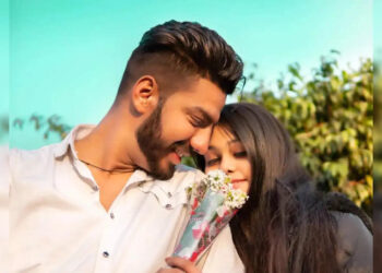 अगर लड़की करती है ये 8 चीजें तो समझ जाइए वो आपको दिल से पसंद करती है, वायरल वीडियो में जाने क्या है वो संकेत ?