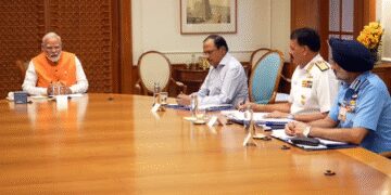 पाकिस्तान से तनाव के बीच प्रधानमंत्री मोदी और वायुसेना प्रमुख के बीच हुई महत्वपूर्ण मुलाकात