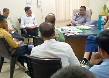 In Sikar district, the doctor-officer went on leave without asking it, not well!