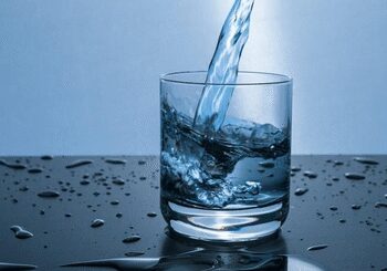 In the middle of the food, a sip water is like nectar and later like poison, know why it has been said in Ayurveda?