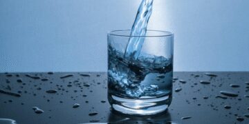 In the middle of the food, a sip water is like nectar and later like poison, know why it has been said in Ayurveda?
