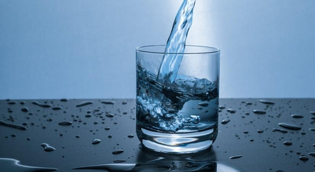 In the middle of the food, a sip water is like nectar and later like poison, know why it has been said in Ayurveda?