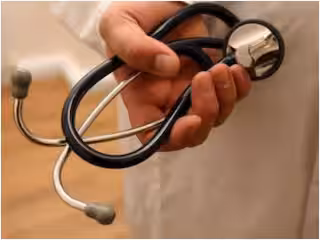 In the name of getting admission in medical colleges in Noida, crores were cheated by students, gang arrested