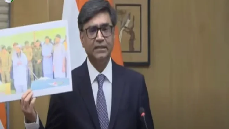India EXPOSED PAKISTAN: India opened Pakistan's pole, India exposed Pakistan by menma bin landen and showing photos of the funeral of terrorist