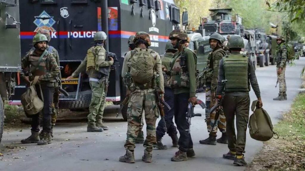 India Pakistan War | Operation Sindoor | BSF Action in Samba Sector | Jammu Kashmir Pakistan Attack | Jammu Blackout | Jammu kashmir ke samba sector mein bsf ne 7 aatanki maaare Update | India Pakistan Latest News | Jammu kashmir latest news | Jammu kashmir news update | Operation Sindoor 2 | News Track | India Pakistan War Update: Big Action of BSF in Jammu and Kashmir: Attempts to infiltrate Samba sector failed, 7 terrorists piles, Pakistan's post destroyed, video | News Track in Hindi