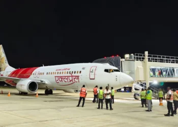 India Pakistan is charging the war with flight companies from migrants. More than 8 thousand rupees are cutting.