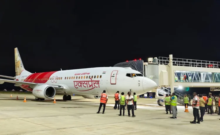 India Pakistan is charging the war with flight companies from migrants. More than 8 thousand rupees are cutting.
