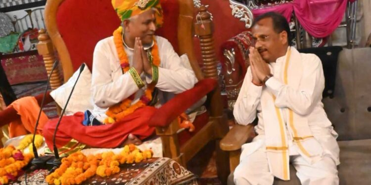 India is BComing Strong because of its Culture and Traditions Dinesh Sharma Says People do not have to divide themselves but work togeether | Dinesh Sharma Statement: India is getting stronger due to culture and culture, people do not have to divide, but work unitedly. News Track in Hindi