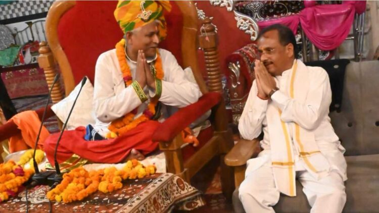 India is BComing Strong because of its Culture and Traditions Dinesh Sharma Says People do not have to divide themselves but work togeether | Dinesh Sharma Statement: India is getting stronger due to culture and culture, people do not have to divide, but work unitedly. News Track in Hindi