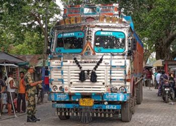 India's action on readymade garment ban shocks Bangladesh, 36 truck border and stranded