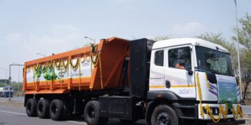 अदाणी ग्रुप के माइनिंग लॉजिस्टिक्स के लिए भारत के पहले हाइड्रोजन-पावर्ड ट्रक को दिखाई गई हरी झंडी