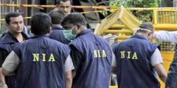 Isis Terrorists Arrested from Mumbai Airport Nia Announced Reward Rs 3 Lakh News in Hindi | Two terrorists associated with three lakh prizes ISIS arrested, NIA caught Dhar at Mumbai Airport. News Track in Hindi