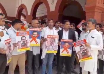 Jaunpur News | BJP Leader Vijay Shah | Colonel Sophia Qureshi | News in hindi | Uttar Pradesh News Today | Latest Update in Hindi | News Track Hindi News | Up ka taaza samachar in hindi | Jaunpur News: Congress's protest march: BJP minister's remarks told 'treason', voice raised in honor of Colonel Sophia Qureshi. News Track in Hindi