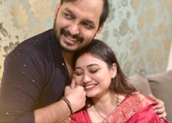 Kapil Sharma's friend Paritosh Tripathi became father, Meenakshi Chand gave birth to daughter
