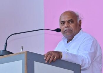 Karnataka: Minister Shivanand Patil left the post of MLA, accepts Yatanal's challenge