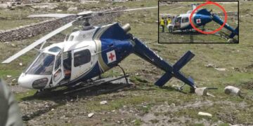 Kedarnath Accident | Helicopter Ambulance Crash | AIIMS Rishikesh Helicopter Amulance Crash Landing | Uttrakhand news | , Large accident in Kedarnath, Helicopter ambulance of AIIMS Rishikesh in two parts, all passengers safe. News Track in Hindi
