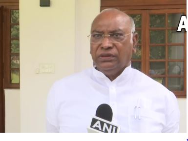 Kharge's appeal to Congress spokespersons: Take the subject of caste census among the public