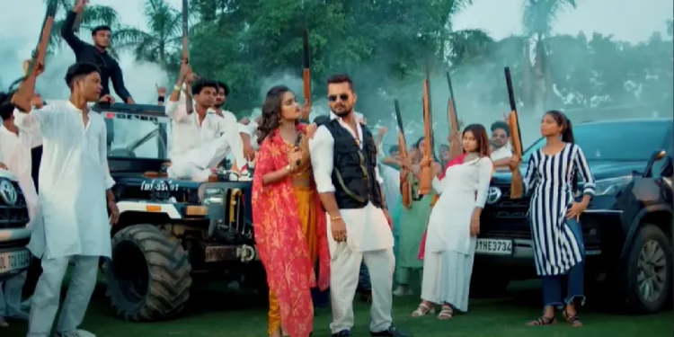 Khesari Lal Yadav, who is flying on YouTube, fell in love with gun in new songs