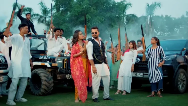 Khesari Lal Yadav, who is flying on YouTube, fell in love with gun in new songs
