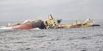 Liberian ship crashed near Kochi, all 24 people were evacuated out