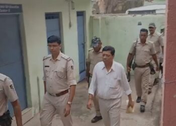 Life imprisonment to a lecturer who sent a bomb as a gift to a newly married couple
