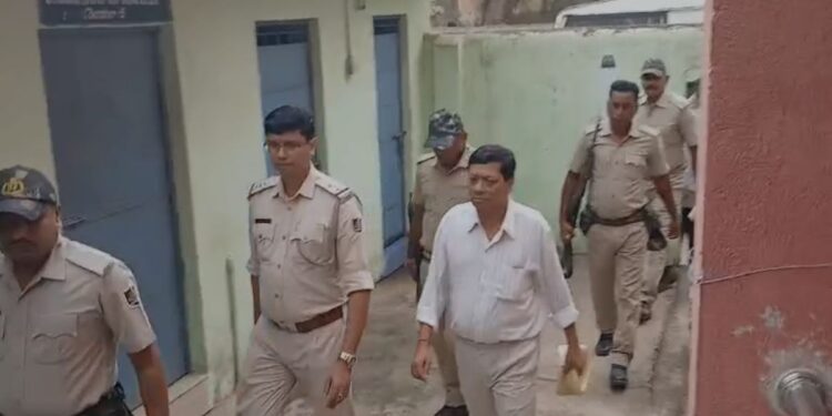 Life imprisonment to a lecturer who sent a bomb as a gift to a newly married couple