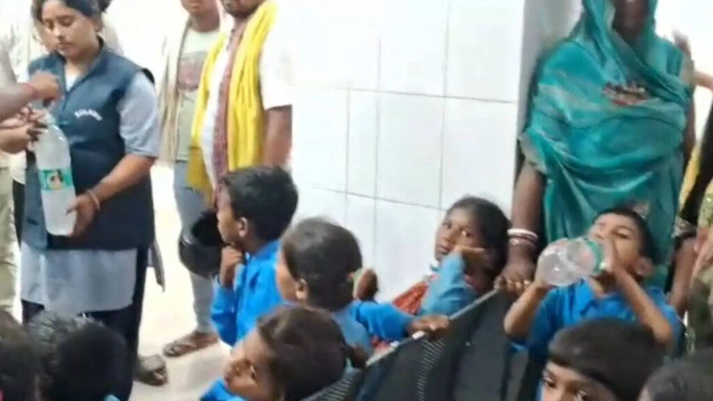 Lizard in mid -day meal, 20 children deteriorated, admitted in hospital