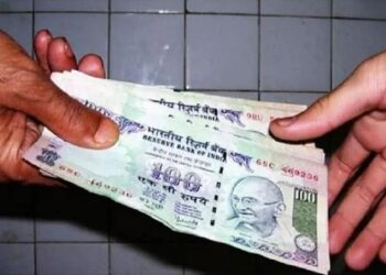 Loyra's woman Patwari arrested red handed taking bribe of eight thousand