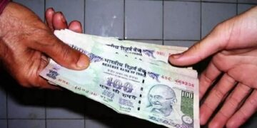 Loyra's woman Patwari arrested red handed taking bribe of eight thousand