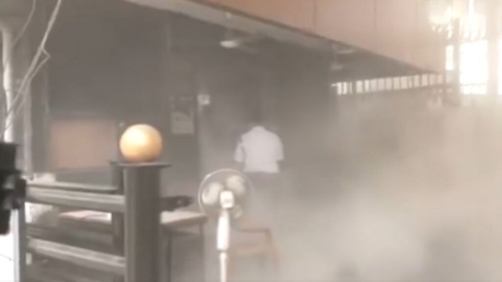 Maharastra Vidhansabha | Maharastra Vidhansabha Fire News | Maharastra News | Maharastra Vidhansabha Short Circuit | , A fire broke out in the fire in the fire, a fire in the security scanning machine from the short circuit. News Track in Hindi