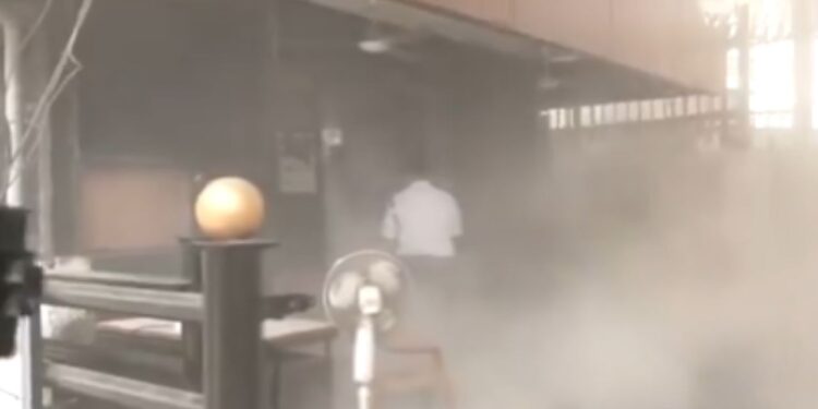 Maharastra Vidhansabha | Maharastra Vidhansabha Fire News | Maharastra News | Maharastra Vidhansabha Short Circuit | , A fire broke out in the fire in the fire, a fire in the security scanning machine from the short circuit. News Track in Hindi