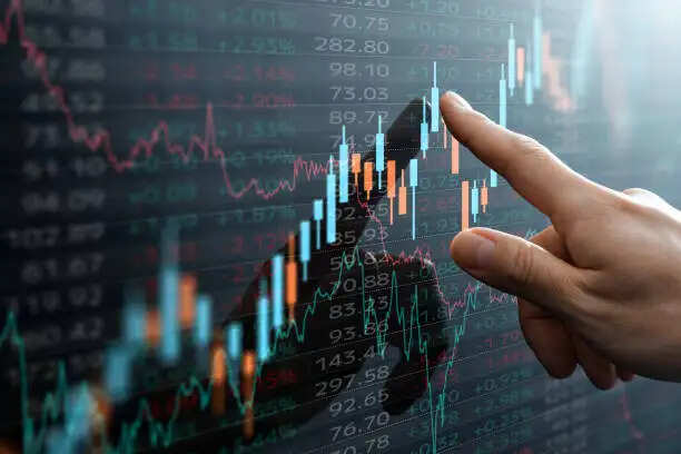 Market declines in heavyweight stocks due to profits, 1200 points dropped by Sensex, Nifty closed at 24,600