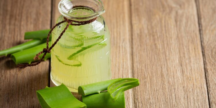 Mix these things with aloe vera gel, the skin will increase manifold