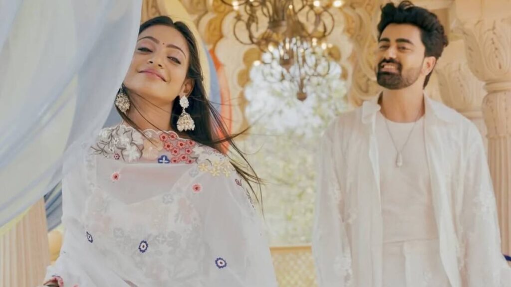 Monalisa became heroine, music video shot over, simplicity shown in white veneer