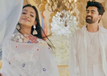 Monalisa became heroine, music video shot over, simplicity shown in white veneer
