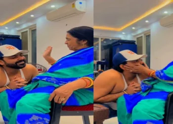 Mother beat up the first slap and then Pawan Singh wrapped with mother, watch a video filled video