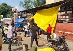 Municipal corporation vigilance team took strict action against temporary encroachment, Rs 6,500 and 2 canter goods seized