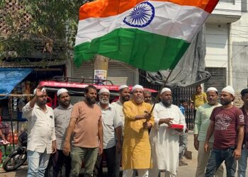 Muslim community celebrated celebrations, distributed sweets, 'Bharat Mata Ki Jai' on the action of Indian Army in Hardoi