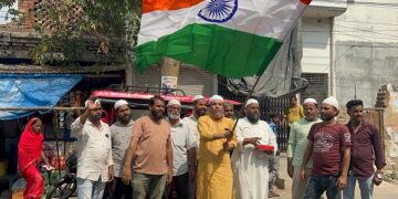 Muslim community celebrated celebrations, distributed sweets, 'Bharat Mata Ki Jai' on the action of Indian Army in Hardoi